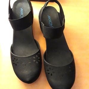 Axxiom wedge sandals Size 9